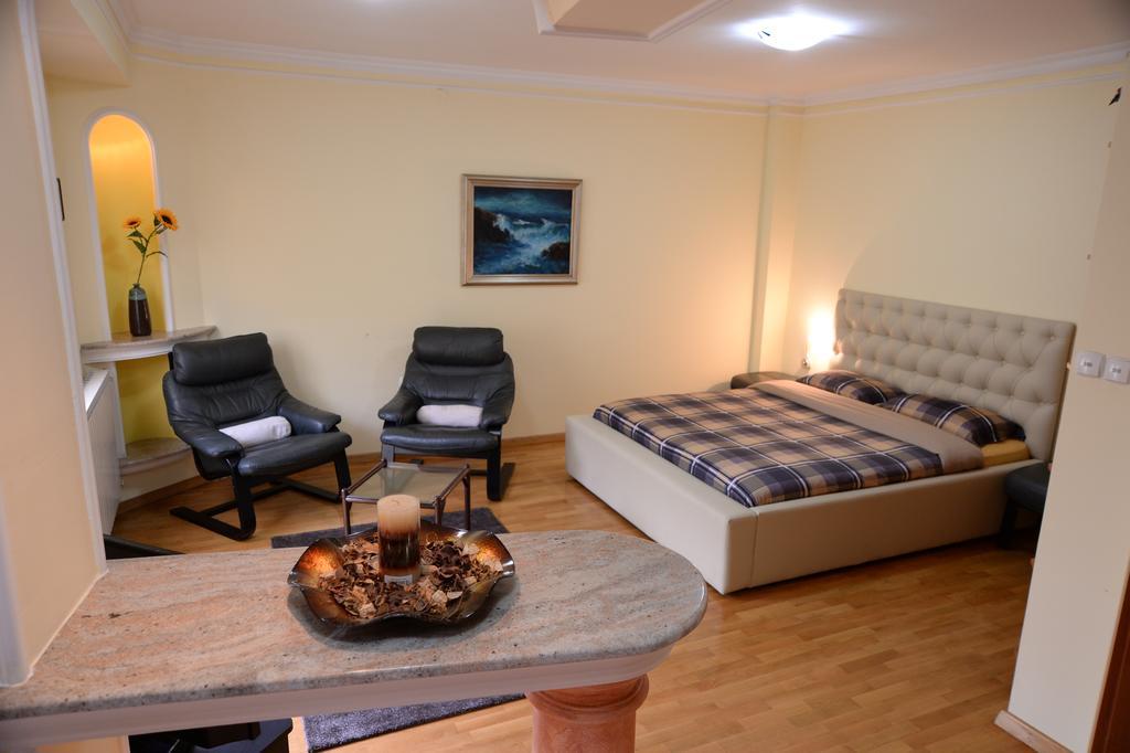 Exclusive Central Apartments Скопье Экстерьер фото